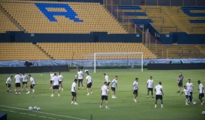 Selección México entrena en el estadio de Monterrey. 