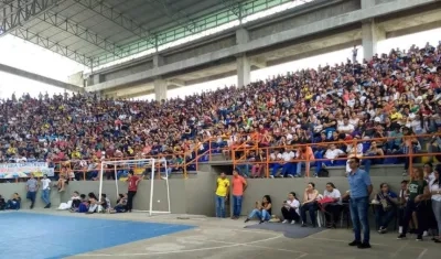Asistentes a la asamblea de estudiantes.