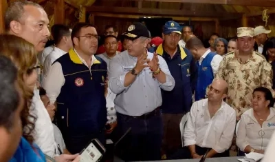 El Jefe de Estado visitó el Puesto de Mando Unificado y dio instrucciones para que el servicio de salud y la protección de la comunidad se den con agilidad.