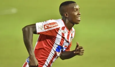 Daniel Moreno celebrando su segundo gol, convirtiéndose en la figura del partido.