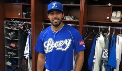 Nabil Crismatt, con el uniforme de los Tigres del Licey. 