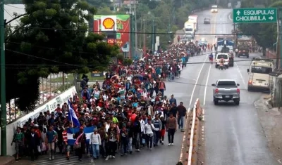 La caravana de migrantes hondureños sigue su paso rumbo a Guatemala, con la idea de llegar a Estados Unidos, incluso a Canadá.