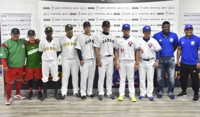 Cinco managers de los 6 equipos del grupo A.