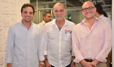 El Director de Cormagdalena Alfredo Varela De la Rosa; el gobernador Eduardo Verano, y el Viceministro de Infraestructura, Manuel F Gutiérrez.