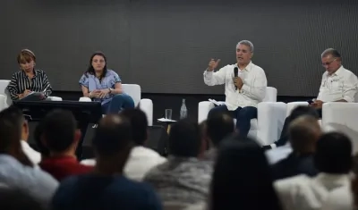 La ministra de Trabajo, Alicia Arango; la Alta Consejera para las Regiones, Karen Abudinen; el Presidente Iván Duque y el Gobernador Eduardo Verano.