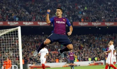 Luis Suárez festeja la anotación. 