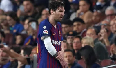 Lionel Messi se reira lesionado. 