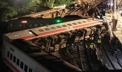 Así quedó el tren tras el accidente. 