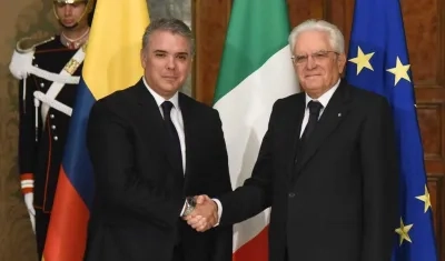 Foto oficial de la visita del Presidente Iván Duque a Italia. En la foto saluda al Presidente de Italia,  Sergio Matarella.