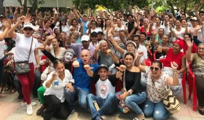 Gonzalo Baute, reunido con la gente del barrio Las Nieves.