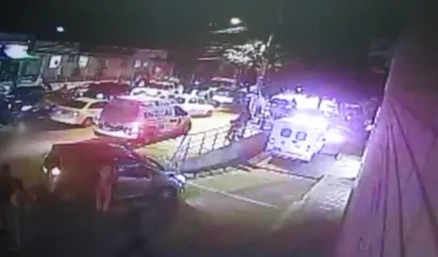 Momento en el que la ambulancia vinculada al sistema manipula el traslado de un paciente.