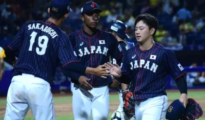 los japoneses celebrando el triunfo.