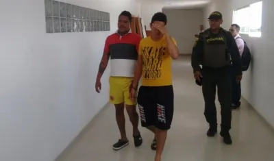 Los dos presuntos asesinos del socio de Sobusa en el Palacio de Justicia de Soledad. 
