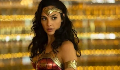 La actriz Gal Gadot  interpreta a Wonder Woman.