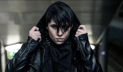 Lisbeth Salander, interpretada por Claire Foy.