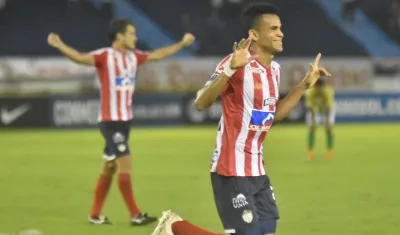 Luis Díaz celebrando el gol.