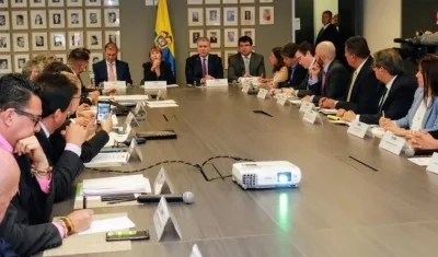 El Presidente Duque y la Ministra de Trabajo Alicia Arango, con la Comisión de Concertación.
