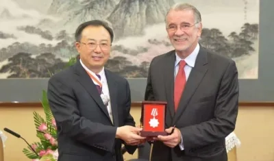 Eduardo Verano, tras reunirse con su homólogo de la provincia china de Jiangsu, Wu Zhenglong