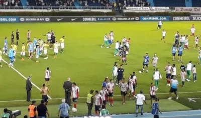Invasión a la cancha del Metropolitano.