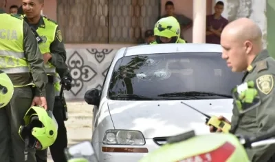 El vehículo interceptado por la Policía en el barrio las Flores. 