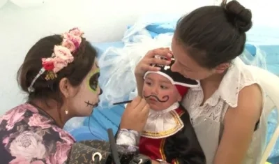 Hay que tener especial cuidado en el maquillaje a los niños más pequeños.