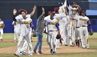 Celebración venezolana en el Édgar Rentería.