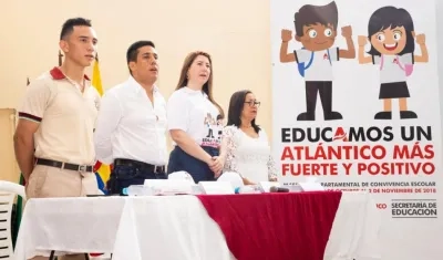 La Secretaria de Educación (e) Mónica Torres, instalando el evento.