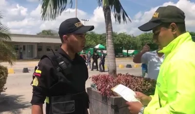 Mauricio Saúl Suárez Pacheco al momento de ser capturado hoy cuando se encontraba laborando en Sobusa.