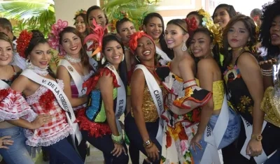 La Reina del Carnaval de Barranquilla, Carolina Segebre Abudinen acompañó a las aspirantes.