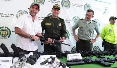 El Alcalde Alejandro Char, el comandante de la Mebar y el Director de la Dijin.