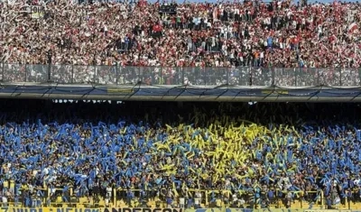 Imagen de uno de los 'superclásico' entre Boca y River con ambas hinchadas.