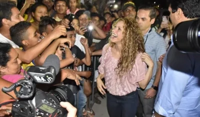Shakira a su llegada al barrio El Bosque