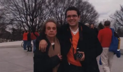 Una foto del álbum familiar del Presidente Duque en compañía de su abuela.