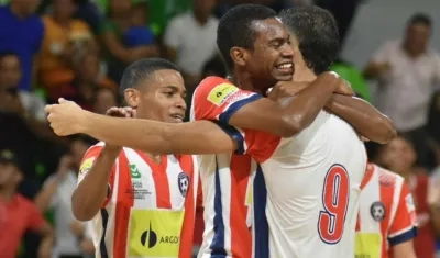 Jugadores de Independiente Barranquilla celebran la clasificación. 
