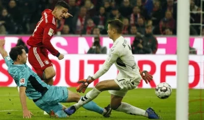 James Rodríguez fue titular con el Bayern Múnich. 