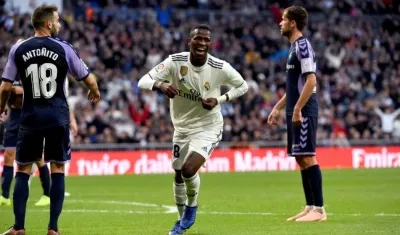 Vinicius celebra tras el primer tanto del Real Madrid. 