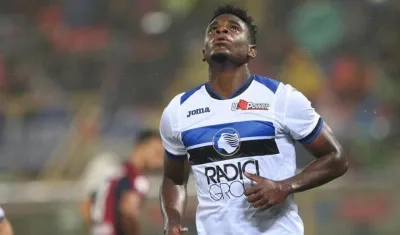 Duván Zapata celebra su primer gol con el Atalanta.