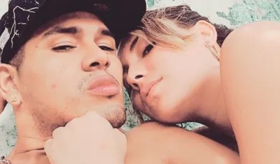 Geraldine Olivares junto a su pareja el expolicía Brayan Jesús Tuiran Cabrera.