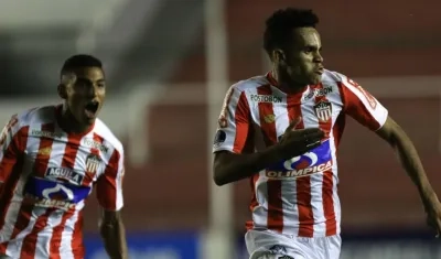 Luis Díaz festeja su gol en Argentina. 