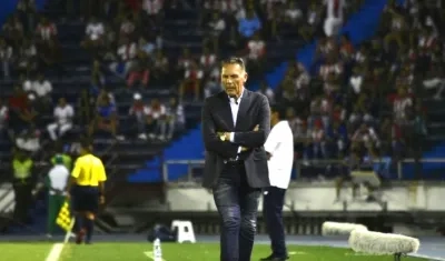 El Técnico Miguel Ángel Russo, dirigiendo un partido ante Junior en el Metropolitano.