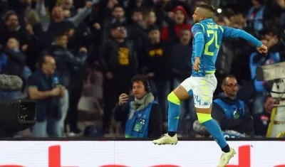 Lorenzo Insigne anotó el penalti ante Buffon.