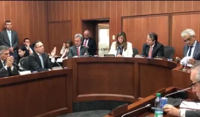 Debate del congresista Efraín Cepeda en la Comisión de Ordenamiento Territorial del Senado.