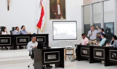 El secretario de Salud del Atlántico, Armando De La Hoz ante la Asamblea.