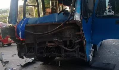 Así quedó uno de los vehículos involucrados.