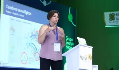 Natasha Avendaño García, Superintendente de Servicios Públicos.