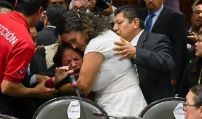 diputada Carmen Medel Palma, del Movimiento Regeneración Nacional (Morena), luego de que recibiera la noticia de que su hija había sido asesinada. 