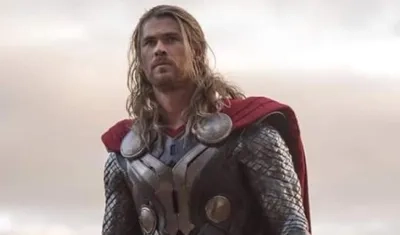 Chris Hemsworth como Thor. 