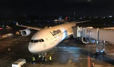 El hecho ocurrió después de que el piloto del avión de Lufthansa se desvió de su ruta original para aterrizar en Cali.