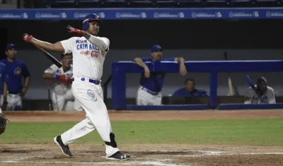 Enrique Pérez conectó un enorme cuadrangular en la serie ante Tigres. 