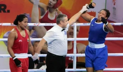 Jessica Caicedo celebra tras el fallo que la dio como ganadora. 